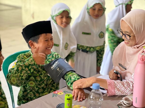Cek Kesehatan Gratis Kelas I & II MI Murni Diikuti 457 Murid, Digelar Bersama Dinas Kesehatan dan Puskesmas Lamongan